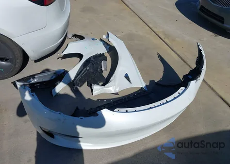 2020 Tesla Model 3 Standard Range Plus Rear-Wheel Drive/Standard Range Rear-Wheel Drive z USA, uszkodzony, nr VIN 5YJ3E1EAXLF747066